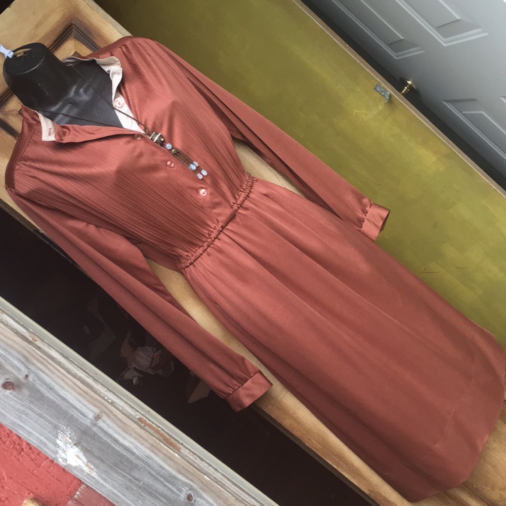 VINTAGE DRESS